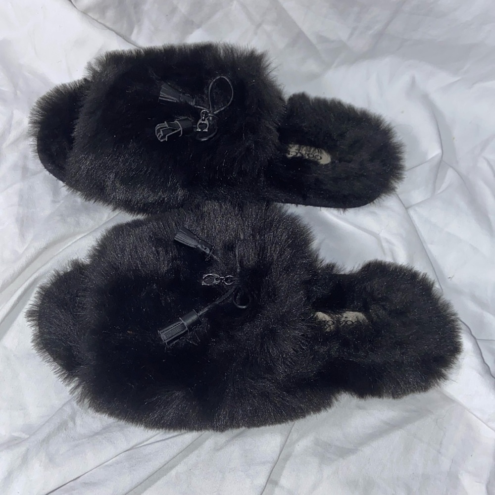 Nwot Coach fuzzy tassel slippers